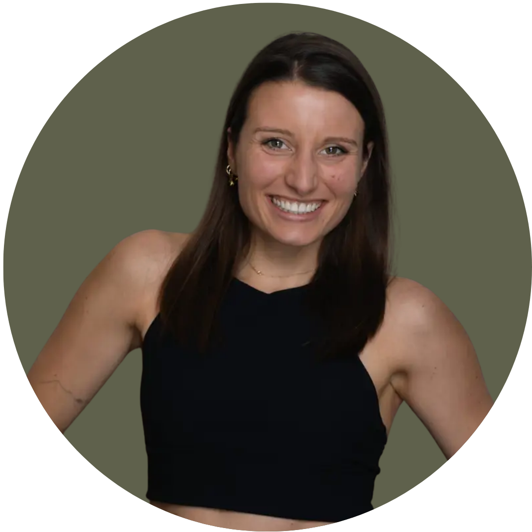 Katarzyna Leniec Stelmaszewska jest trenerką personalną i dietetykiem sportowym w studio treningowym w Poznaniu. Pomaga ludziom osiągnąć sprawność i pozbyć się przewlekłego bólu.